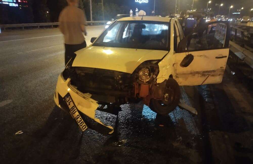 Zincirleme kaza: 3 yaralı Ümraniye Şile Otoyolu'nda dört
