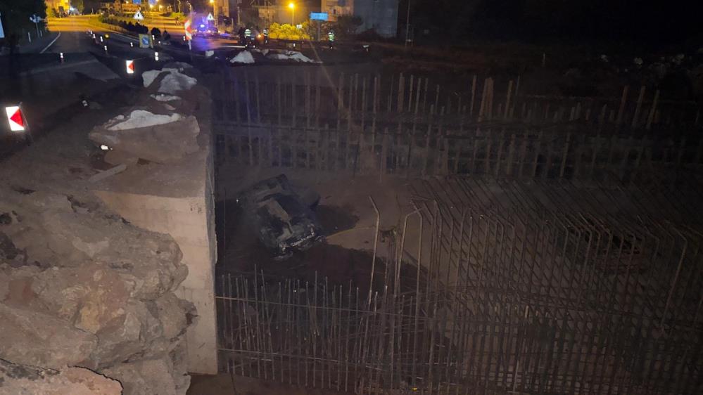 Kontrolden çıkan otomobil, 5 metre yükseklikten uçtu Bartın'da kontrolden çıkan otomobil,