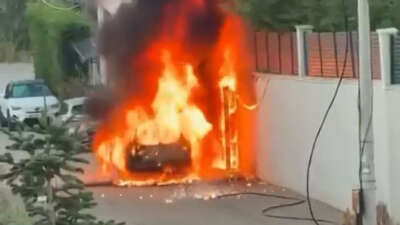 Osmangazi’de park halindeki otomobil, henüz