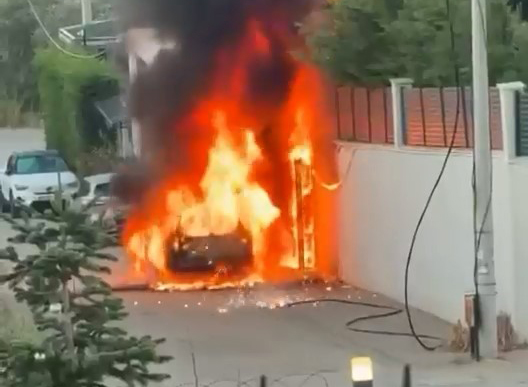 Osmangazi’de park halindeki otomobil,