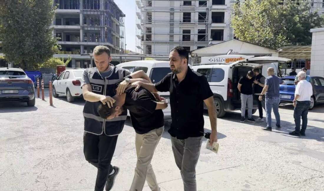 Polis kılığında yaşlı kadını dolandıran 2 şüpheli tutuklandı Bursa’nın İnegöl ilçesinde telefonda