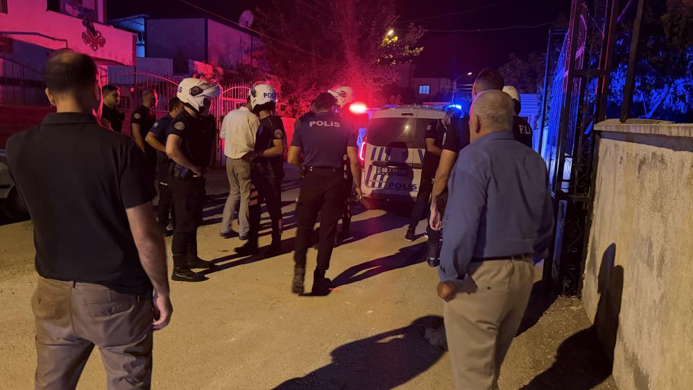 Adıyaman’da, komşuların birbirlerine tekme