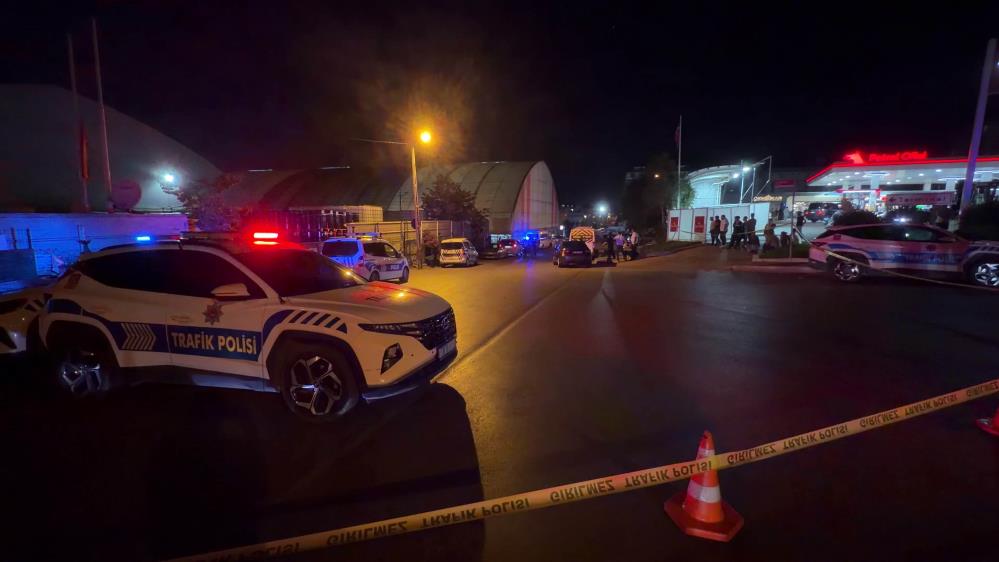 DEAŞ operasyonunda polise ateş açan şüpheli etkisiz hale getirildi İstanbul'da DEAŞ silahlı