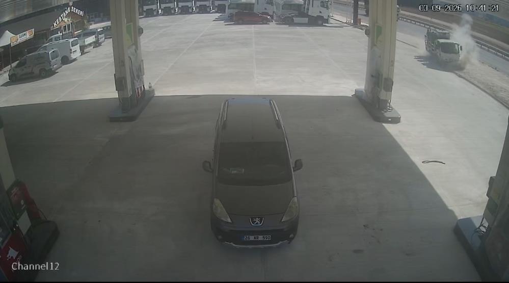 Bursa’da bu kazada şans eseri yaralanan olmadı! Bursa’da kontrolden çıkan kamyonet,