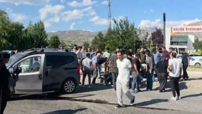 İki otomobilin çarpıştığı kazada 4 kişi yaralandı Erzincan’da iki hafif ticari aracın