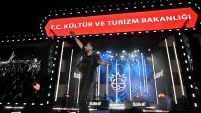 Çanakkale’de festival sahnesinde Sefo rüzgarı ÇANAKKALE (İHA) - Kültür ve