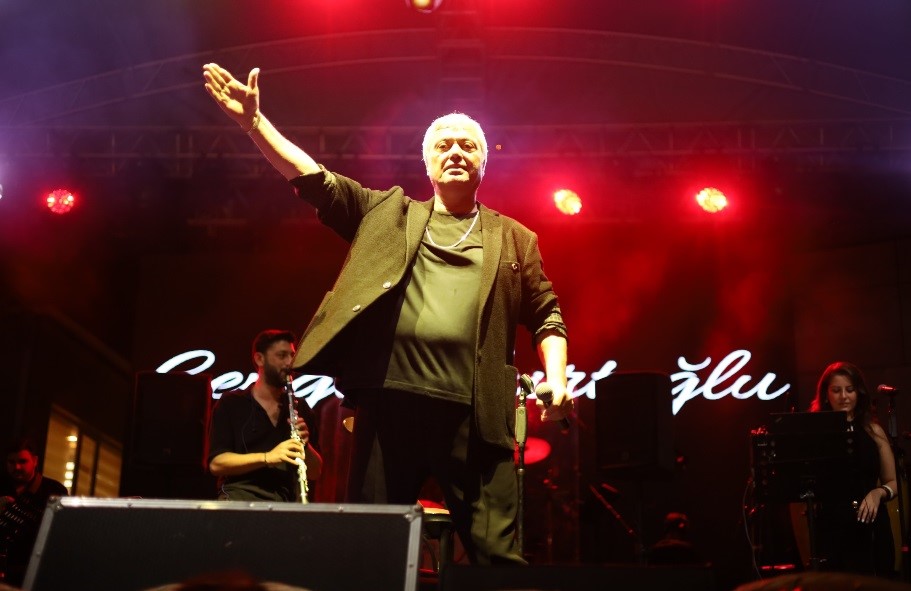 Bursa Yenişehir’de Cengiz Kurtoğlu fırtınası; Tarihi kalabalık… 11. Uluslararası Altın Biber