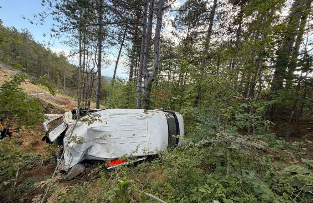 İşçileri taşıyan minibüs, şarampole yuvarlandı: 1 ölü, 4 yaralı Kastamonu’nun Çatalzeytin ilçesinde işçileri
