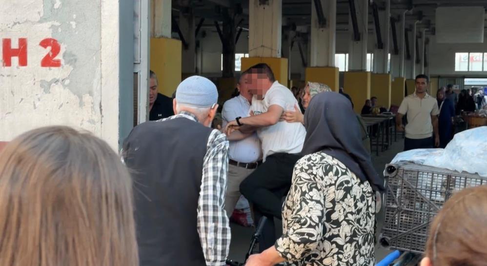 Pazarda ‘yol verme’ kavgası Bolu'da pazar yerinde alışveriş