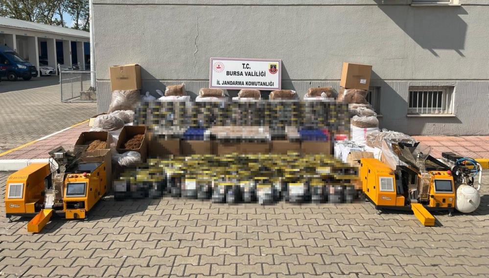 Bursa’da kaçakçılığa geçit yok; Depo ve iş yerlerine baskın Bursa’da jandarma ekiplerinin kaçakçılıkla