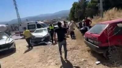Bursa’nın İnegöl ilçesinde iki otomobilin