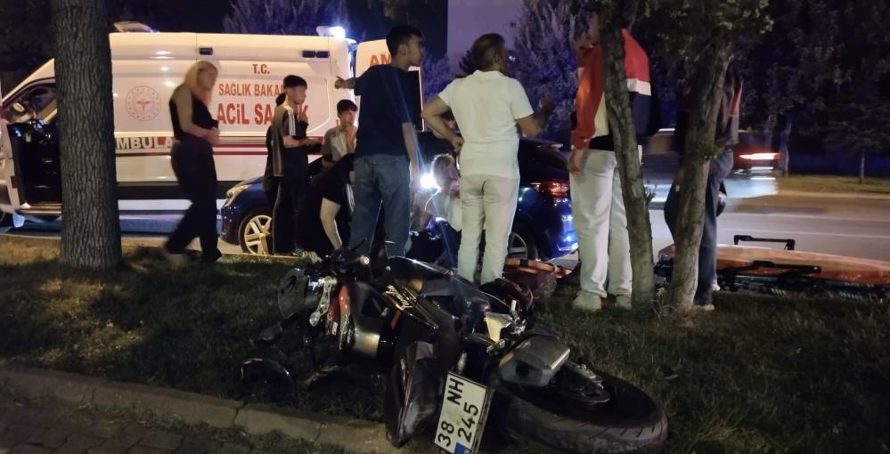 Otomobille motosiklet çarpıştı: 1 yaralı Kayseri'nin Melikgazi ilçesinde otomobille
