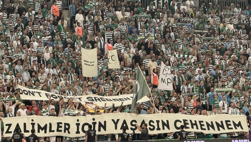 Bursaspor taraftarından Kızılyıldız’a mesaj Bursasporlu taraftarlar savaş suçlusu