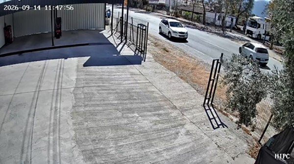Bursa’da seyir halindeki otomobil ile motosiklet çarpıştı! Bursa’nın Karacabey ilçesinde otomobil