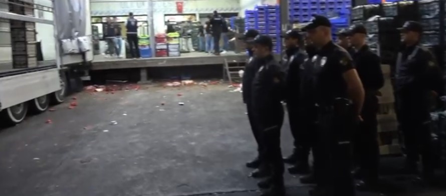 Mezardaki isimler üzerinden milyonluk vurgun; Bursa’da operasyon… Yaş sebze ve meyve