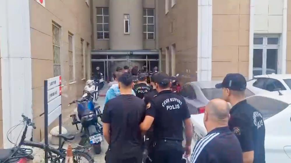 Zehir tacirlerine operasyon: 20 kişi tutuklandı Manisa'da polis ekiplerince sokak