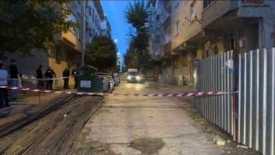 Sultangazi'de duvarlarında çatlamalar meydana gelen
