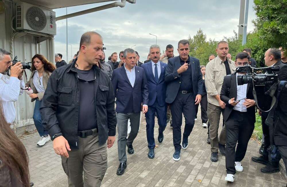 Özgür Özel, cezaevinde Bozbey’i ziyaret etti! Özgür Özel, cezaevinde Bozbey’i ziyaret etti!