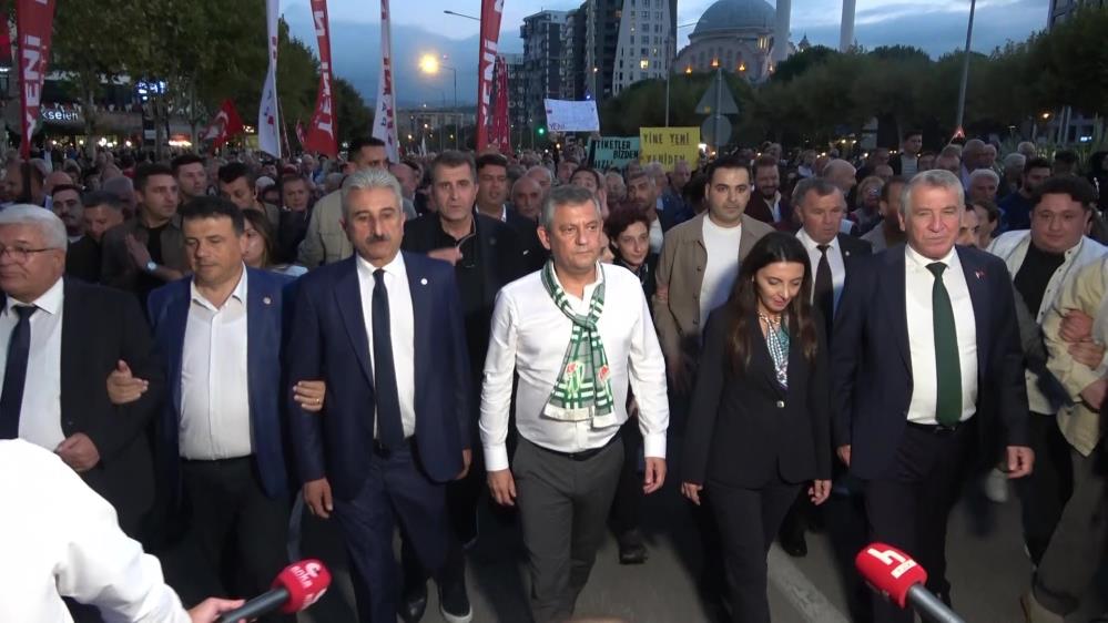 Özgür Özel, Bursa’da FSM Bulvarı’nda konuştu: “Hodri meydan” Yeni Parti Genel Başkanı