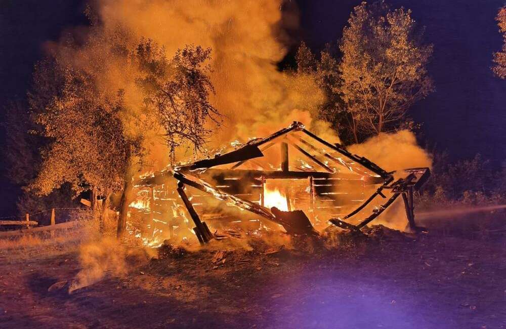 Alevlere teslim olan samanlık küle döndü Kastamonu’nun Daday ilçesinde samanlıkta