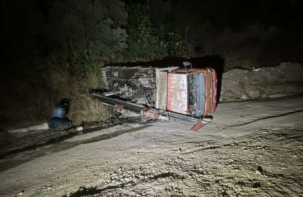 Bursa’da iş makinesi devrildi, sürücü bakın nasıl çıkarıldı! Bursa'da kontrolden çıkan iş