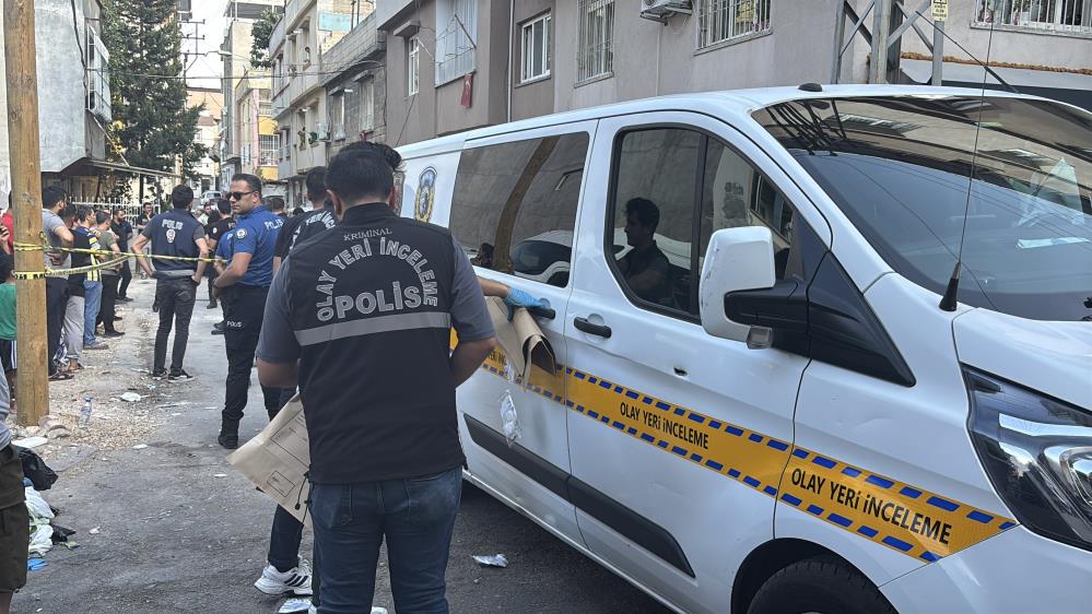 Bunun adı vahşet; Önce eşini öldürdü, sonra 3’ü çocuk 4 kişiyi yaraladı Gaziantep'te bir şahıs, evlerinde