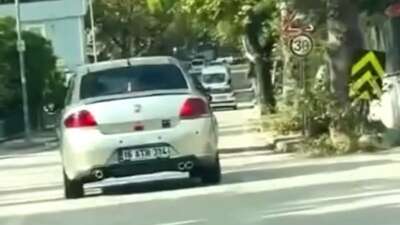 Bursa'da bir otomobil sürücüsünün cadde