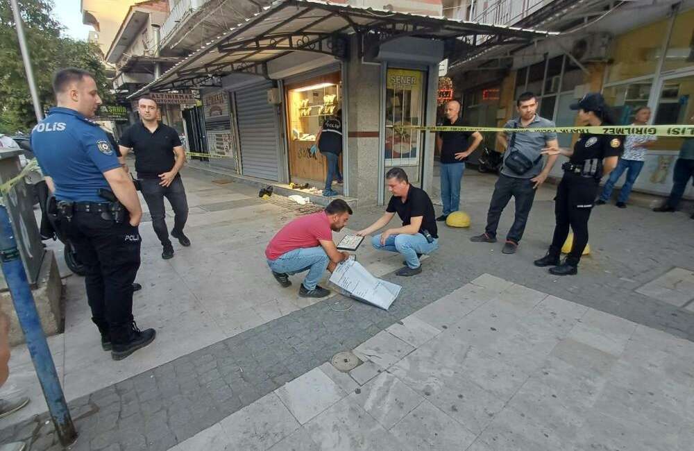Kuyumcu dükkanında silahlı soygun girişimi Manisa’nın Salihli ilçesinde bir