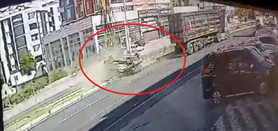 Tırla çarpışan otomobil takla attı Kayseri'nin Melikgazi ilçesinde tırla