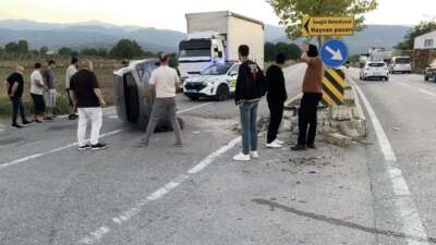 Bursa'nın İnegöl ilçesinde iki otomobilin