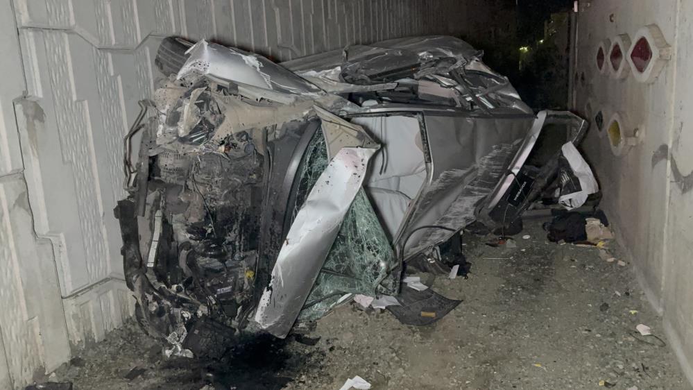 Hurdaya dönen otomobilde 2 kişi yaralandı Samsun’un İlkadım ilçesinde otomobilin
