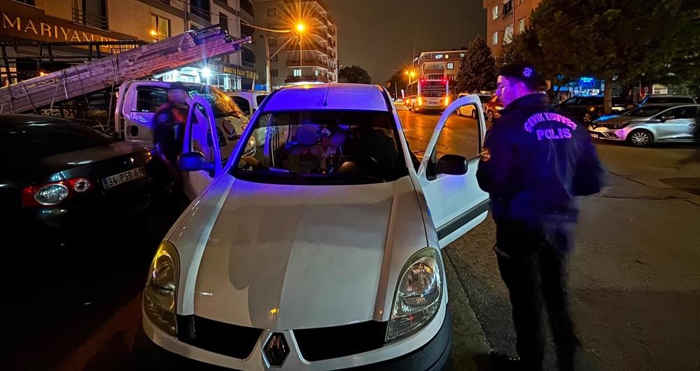Bursa’da araçlar ve iş yerleri tek tek denetlendi; 1000 polis katıldı… Bursa'nın Gürsu ilçesinde yaklaşık