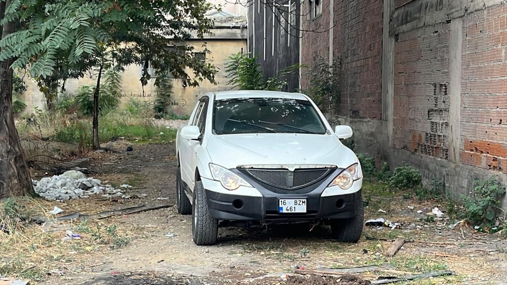 Bursa’da kendini otomobile kilitleyen kadın polisleri uğraştırdı! Bursa'nın Osmangazi ilçesinde