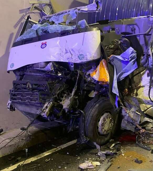 Tünel içinde zincirleme kaza: 1 ölü, 2 yaralı Artvin'in Yusufeli ilçesinde tünel