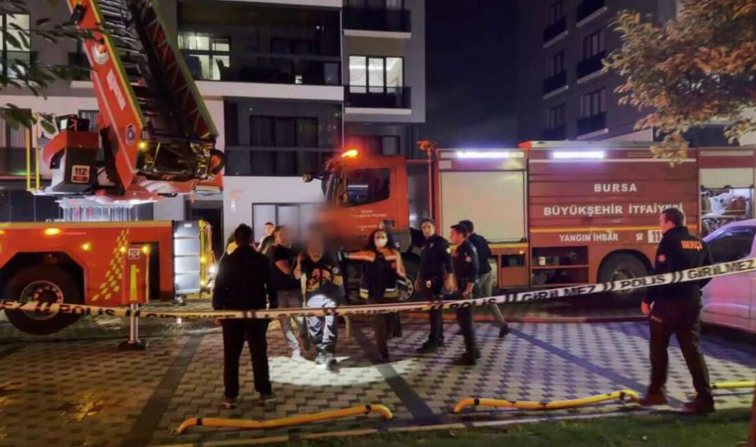 Bursa’da korkutan yangın! Binada mahsur kalan 19 kişi kurtarıldı Bursa’da korkutan yangın! Binada mahsur kalan 19 kişi kurtarıldı