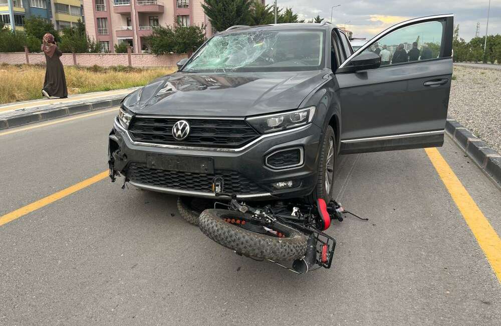 Otomobil ile elektrikli bisiklet çarpıştı: 1 yaralı Niğde’de aynı istikamette seyreden