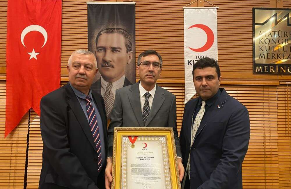 Bursa'da öğretmenler ve veliler,