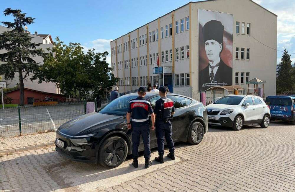 Bursa Gemlik’te okul çevrelerinde sıkı denetim Bursa'nın Gemlik ilçesinde Jandarma
