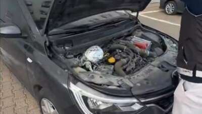 Bingöl'de bir otomobilin motor bölümüne