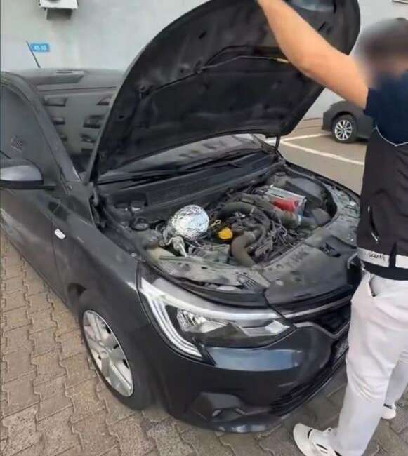 Otomobilin motor bölümünde esrar ele geçirildi: 3 tutuklama Bingöl'de bir otomobilin motor