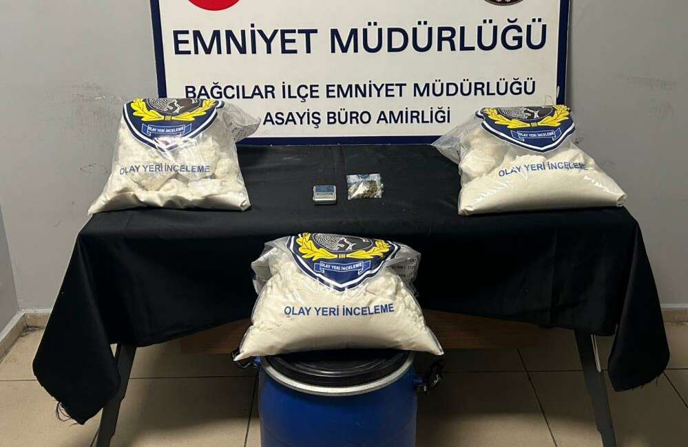Uyuşturucu imalathanesine baskın Bağcılar İlçe Emniyet Müdürlüğünün
