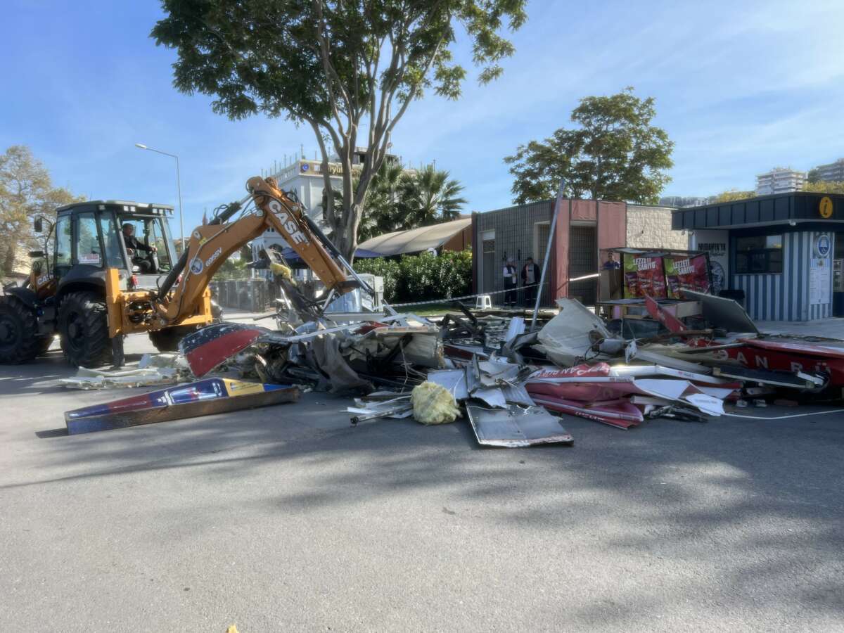 Mahkeme kararının ardından Mudanya’daki büfe yıkıldı