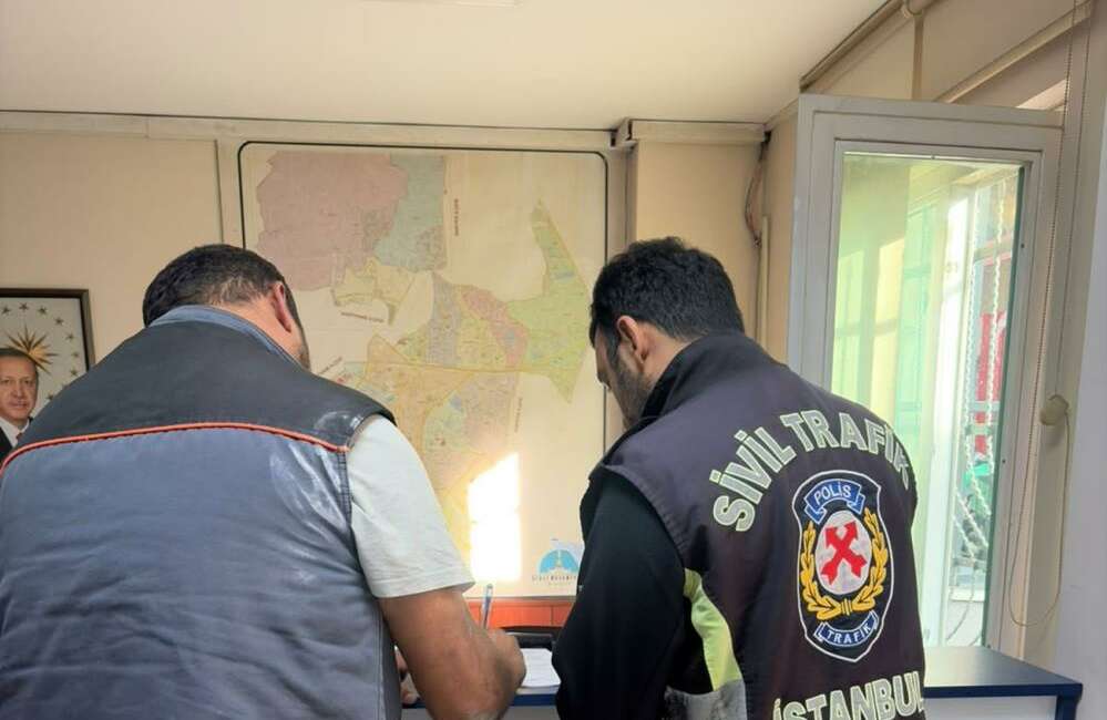 Motosiklet sürücüsünü darp eden sürücüye 180 bin TL ceza kesildi Şişli'de yol üzerinde tartıştığı