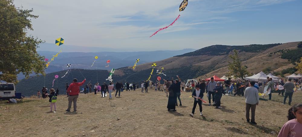 Bursa’da gökyüzü rengarenk! Bursa'nın Gemlik ilçesinde, 700