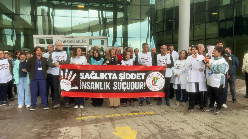 Mudanya’da sağlık çalışanına yönelik şiddet protesto edildi Bursa'da sağlık meslek örgütleri,