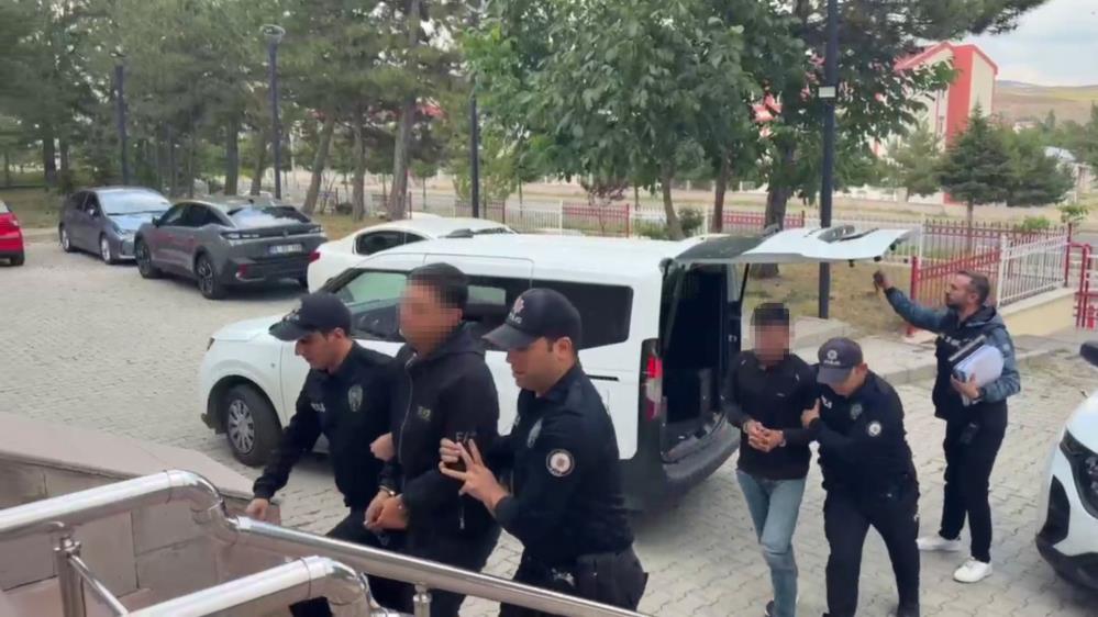 3 saatte 11 iş yerini soyan zanlılar tutuklandı Sivas’ın Zara ilçesinde 3