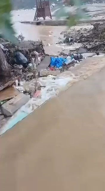 Sağanak vurdu, Mudanya’da ekipler alarma geçti Mudanya’da etkili olan sağanak