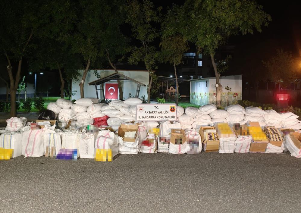 Jandarma 5,5 milyon liralık kaçak ürün ele geçirdi