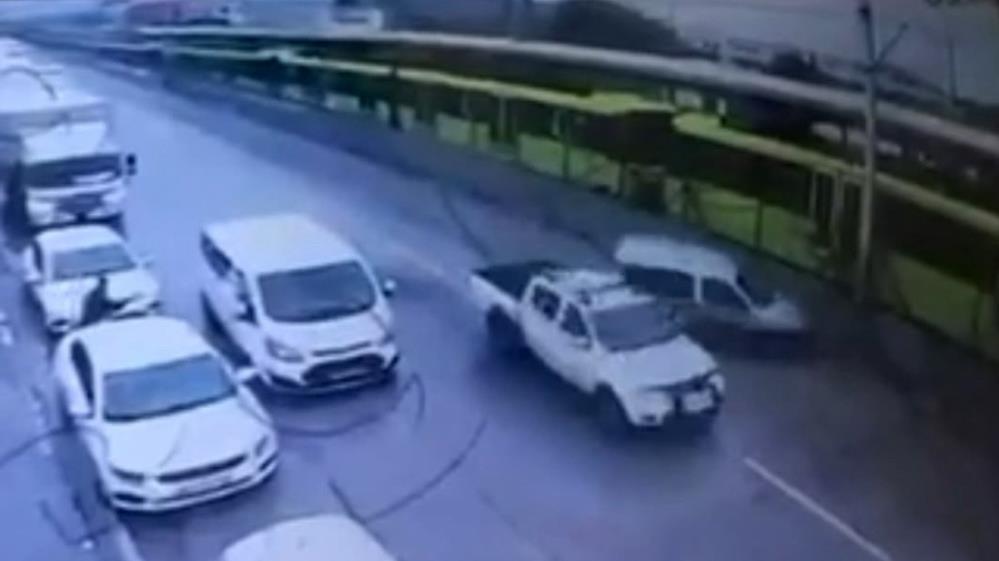 Bursa’da yağışlı havada kazaların ardı arkası kesilmiyor Bursa'da sabah saatlerinde iki