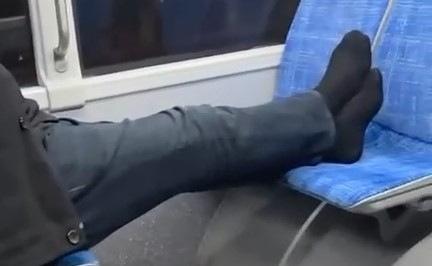 Yer Bursa; Görgüsüzlüğün bu kadarına pes doğrusu! Bursa'da otobüsle seyreden bir